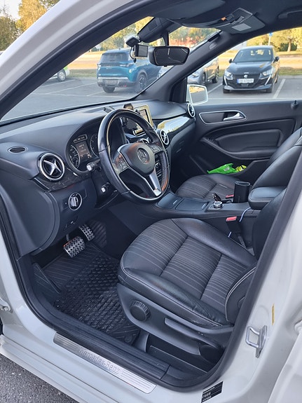 Mercedes-Benz B180 d 22 of 25