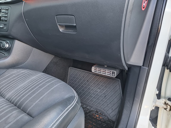 Mercedes-Benz B180 d 16 of 25