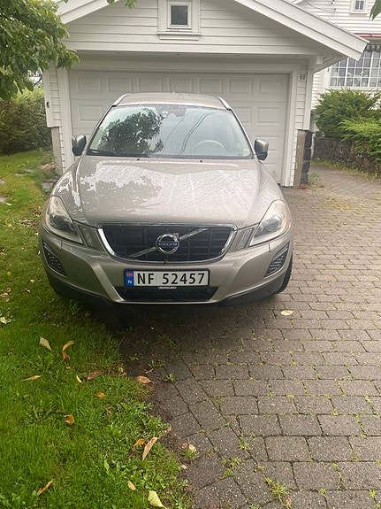 Volvo XC60 2 of 7
