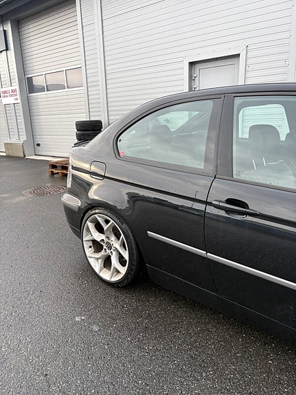 BMW 325Ti 4 of 7