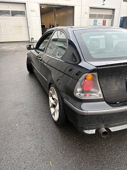 BMW 325Ti 6 of 7