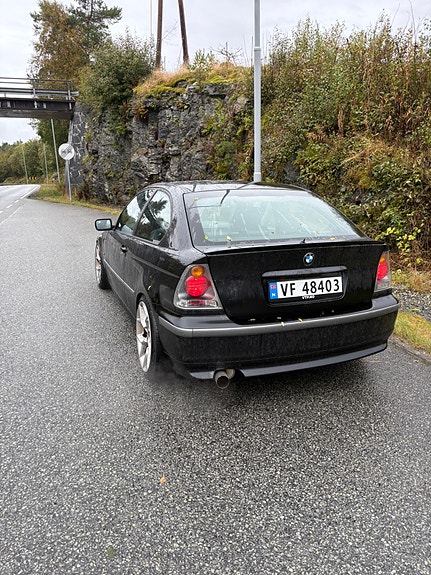 BMW 325Ti 3 of 7