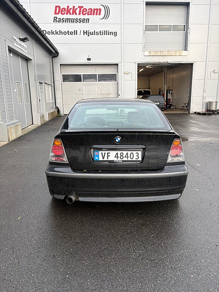 BMW 325Ti 5 of 7