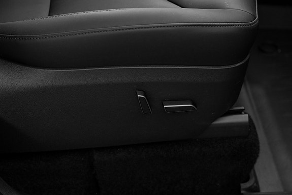 Tesla Model Y 22 of 22