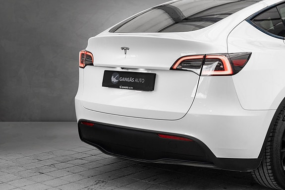 Tesla Model Y 6 of 22