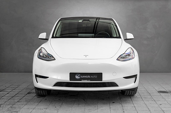 Tesla Model Y 3 of 22