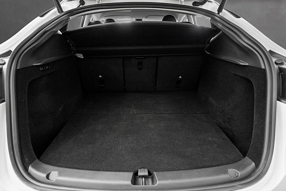 Tesla Model Y 20 of 22
