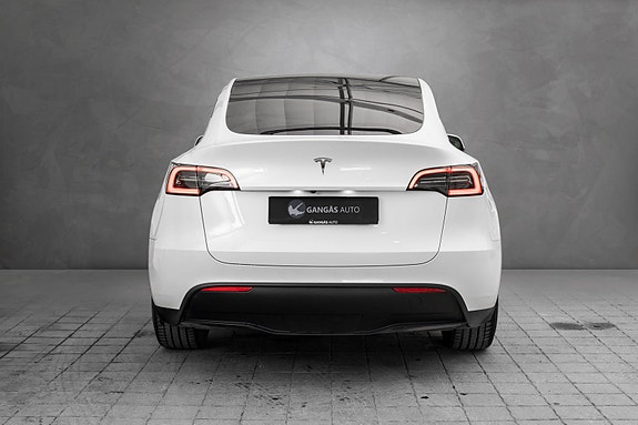 Tesla Model Y 7 of 22