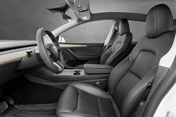 Tesla Model Y 10 of 22