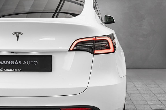 Tesla Model Y 8 of 22