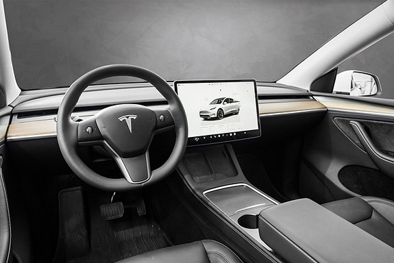 Tesla Model Y 19 of 22