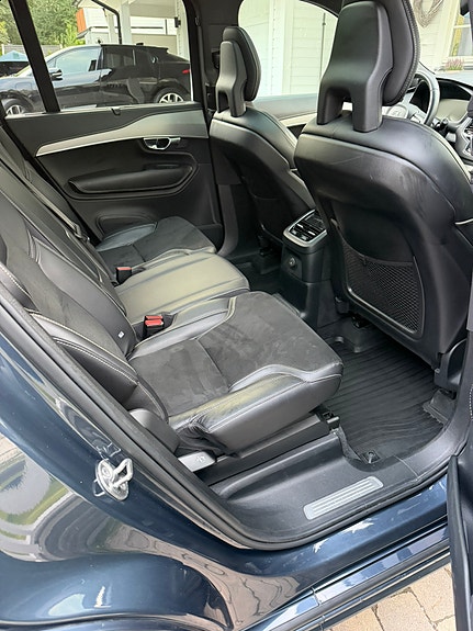 Volvo XC90 7 of 12
