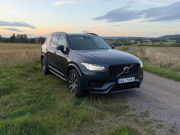 Volvo XC90 3 of 12