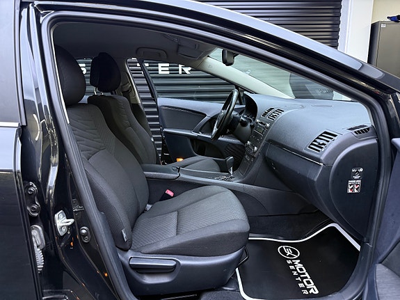 Toyota Avensis 20 of 30