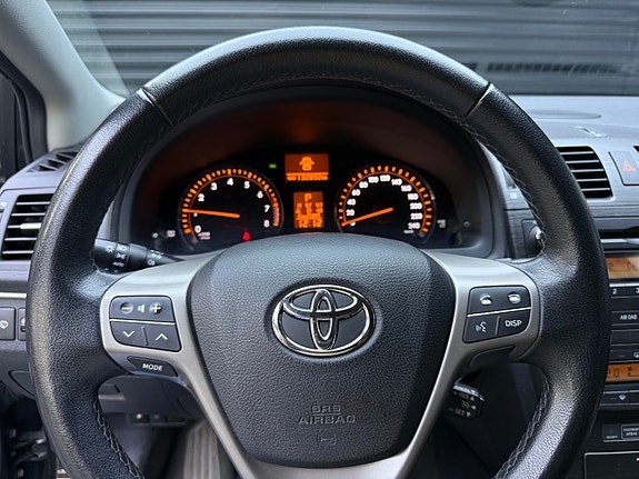 Toyota Avensis 13 of 30