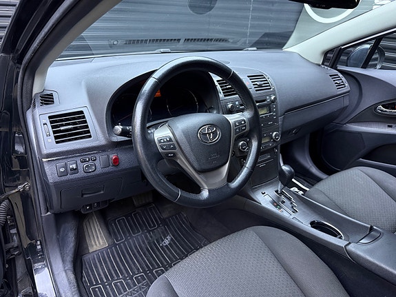 Toyota Avensis 10 of 30