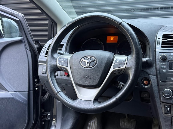Toyota Avensis 12 of 30
