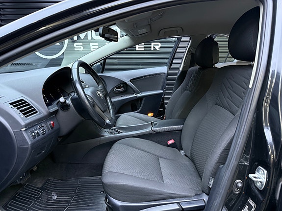 Toyota Avensis 19 of 30