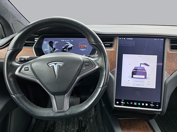 Tesla Model X 18 of 27