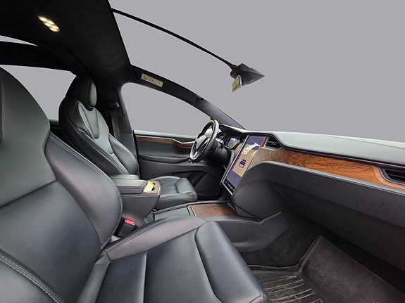 Tesla Model X 10 of 27