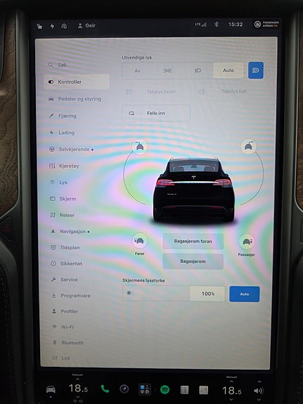 Tesla Model X 21 of 27