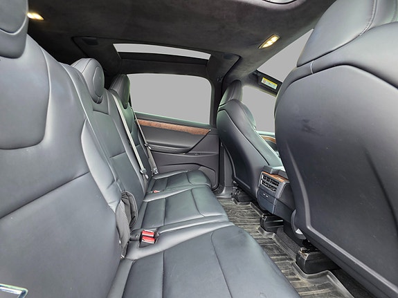 Tesla Model X 13 of 27