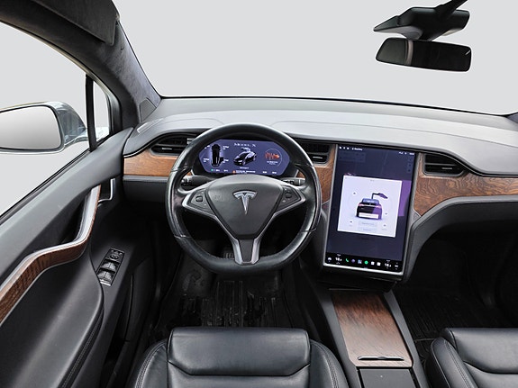 Tesla Model X 15 of 27