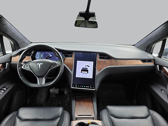 Tesla Model X 17 of 27