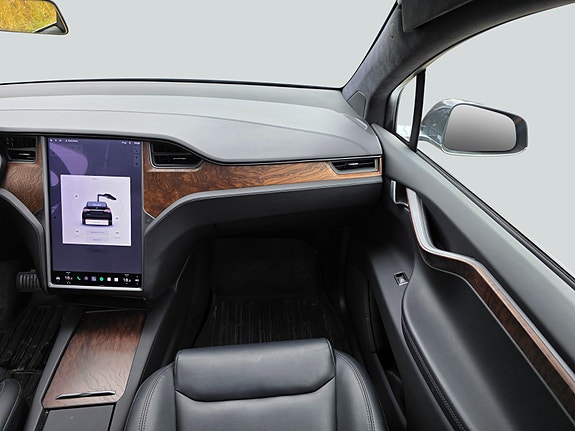 Tesla Model X 16 of 27