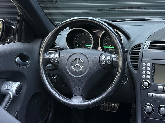 Mercedes-Benz SLK350 9 of 27