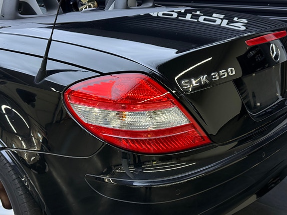 Mercedes-Benz SLK350 5 of 27
