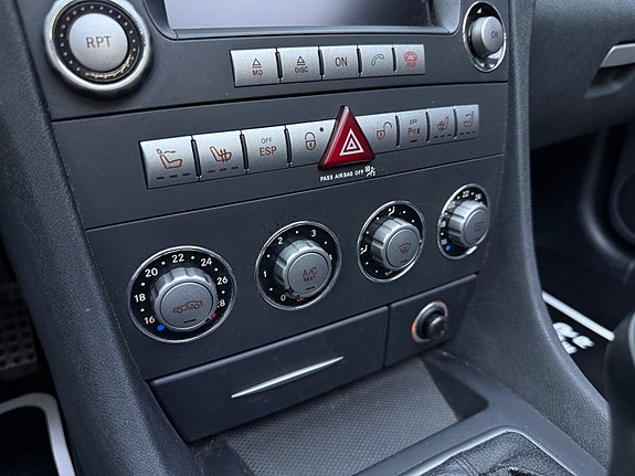 Mercedes-Benz SLK350 14 of 27