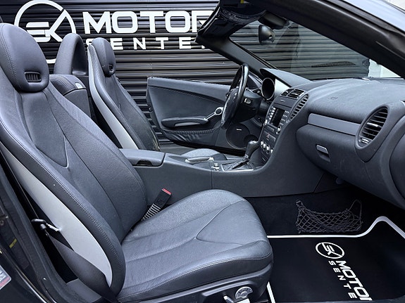 Mercedes-Benz SLK350 19 of 27