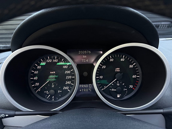 Mercedes-Benz SLK350 11 of 27