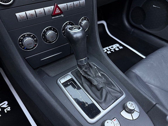 Mercedes-Benz SLK350 16 of 27