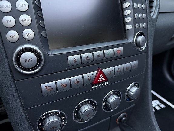 Mercedes-Benz SLK350 13 of 27