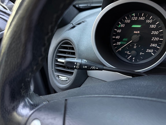 Mercedes-Benz SLK350 12 of 27