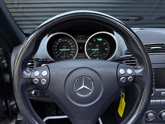 Mercedes-Benz SLK350 10 of 27