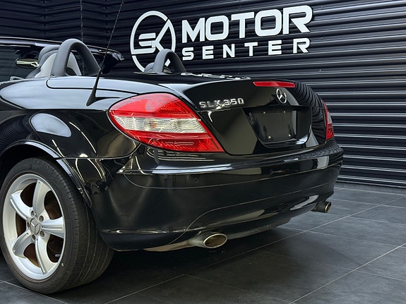 Mercedes-Benz SLK350 4 of 27