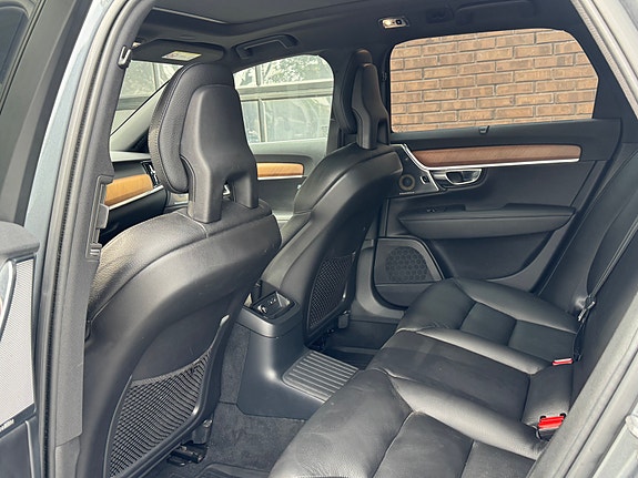 Volvo V90 26 of 30