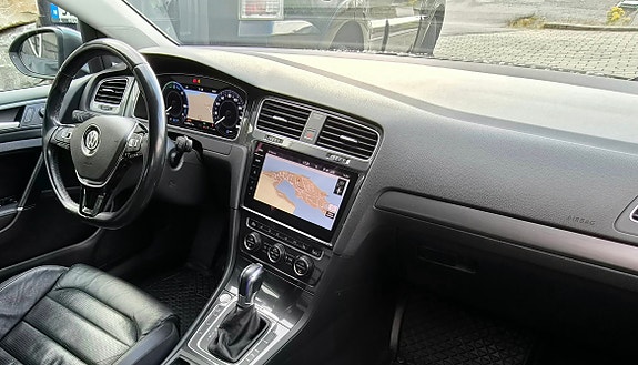 Volkswagen e-Golf VII 15 of 23