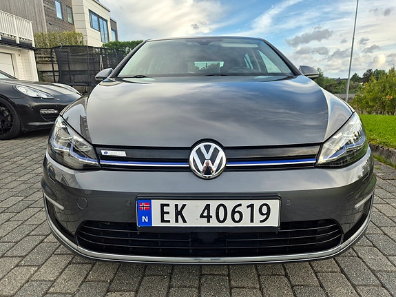 Volkswagen e-Golf VII 2 of 23
