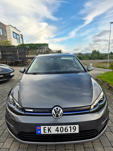 Volkswagen e-Golf VII 10 of 23