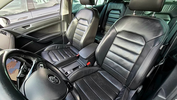 Volkswagen e-Golf VII 12 of 23