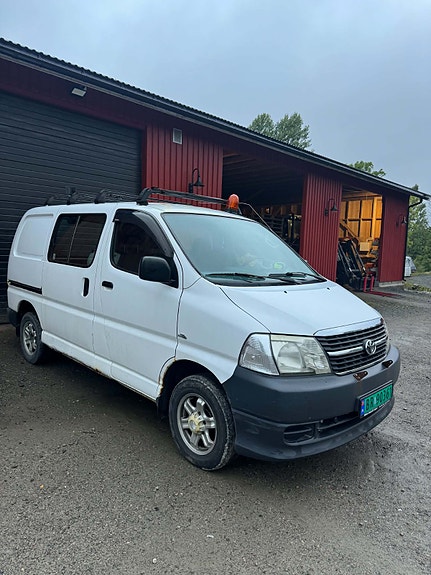 Toyota HiAce 2 of 6