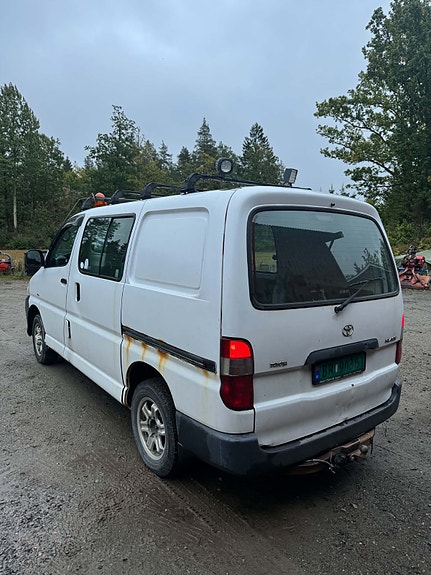 Toyota HiAce 3 of 6