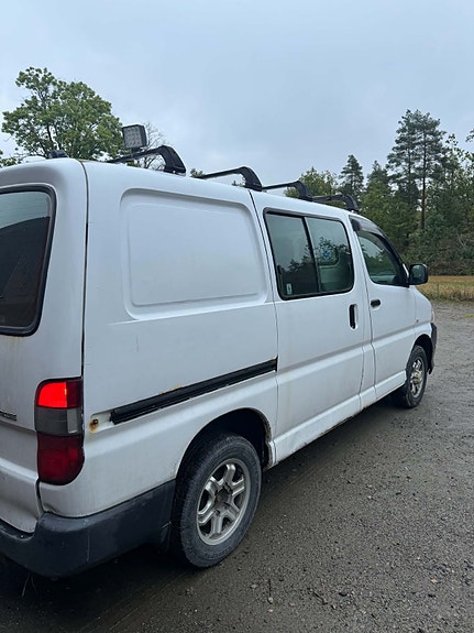 Toyota HiAce 4 of 6