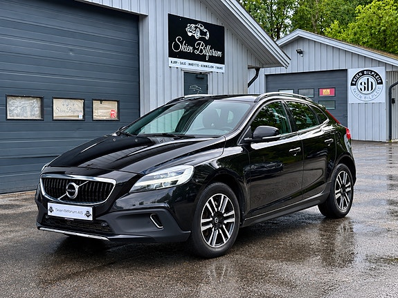 Volvo V40 Cross Country 3 of 13
