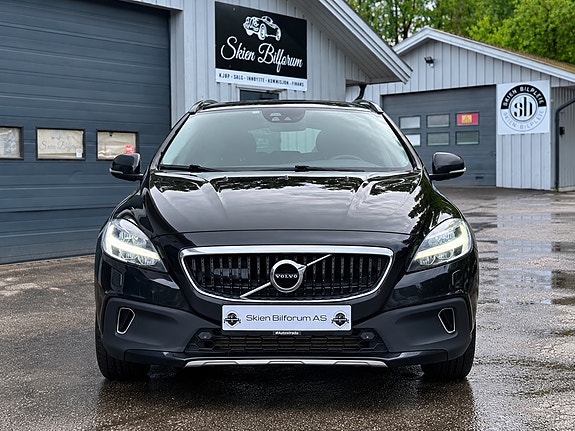 Volvo V40 Cross Country 2 of 13