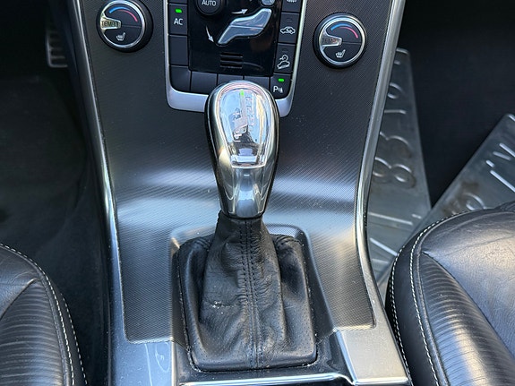 Volvo XC60 14 of 19